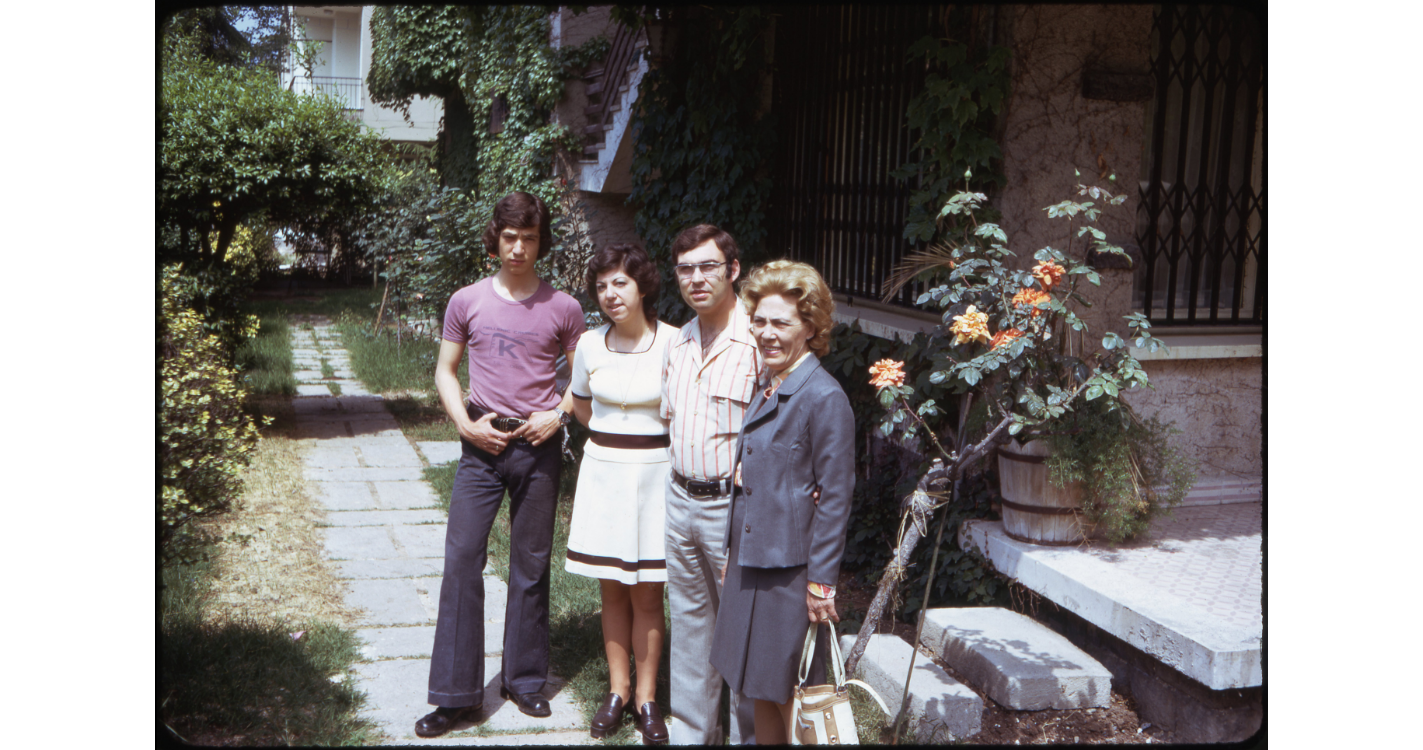 19. yüzyıl sonlarında çekilmiş bir karede Levanten Romano ailesi fotoğraf arşivi üyeleri.