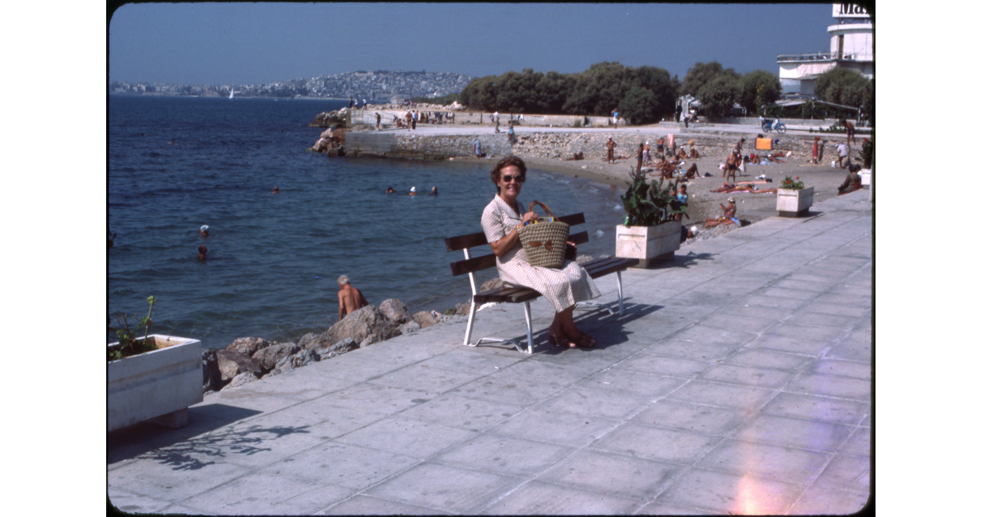İzmir Kordon'da çekilmiş tarihi bir fotoğraf karesi.