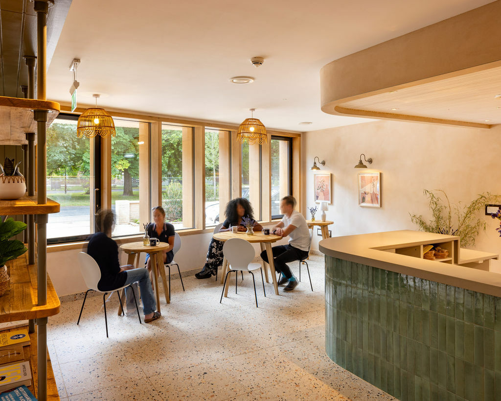 CLT malzemenin kullanıldığı aydınlık ve ferah iç mekân.